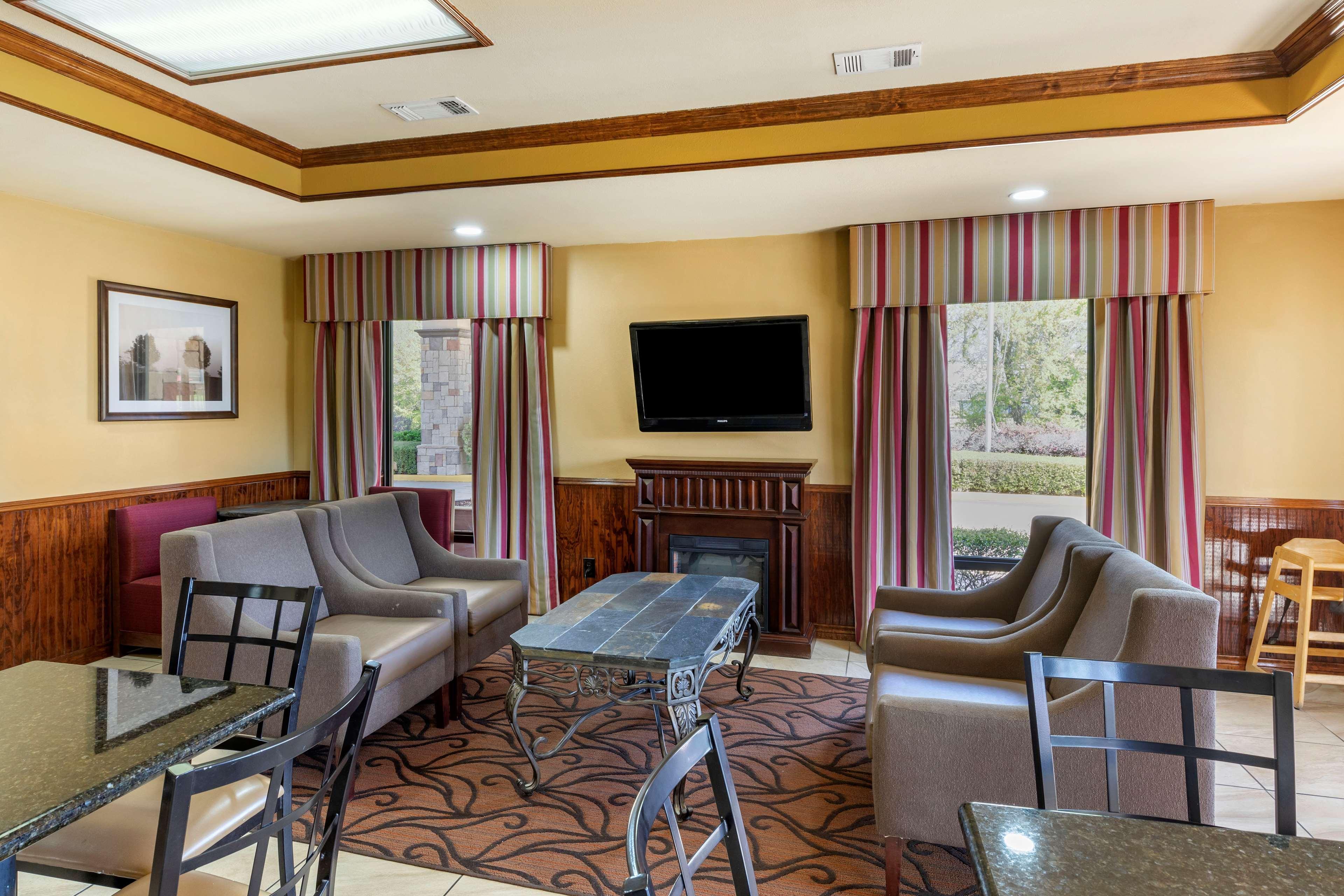 Best Western Lindale Inn Eksteriør billede